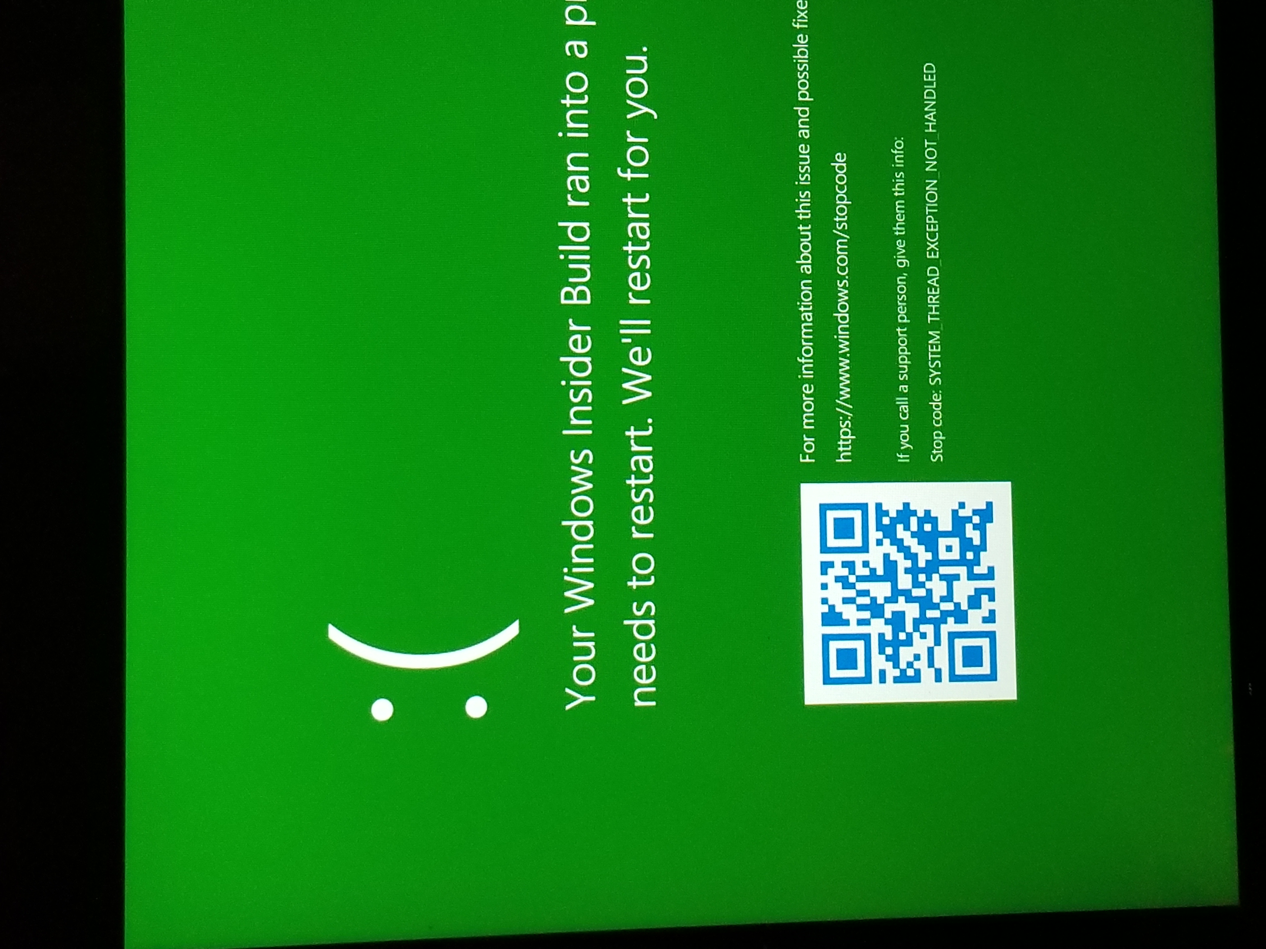 Green and blue screen on windows 10 boot - Microsoft Community