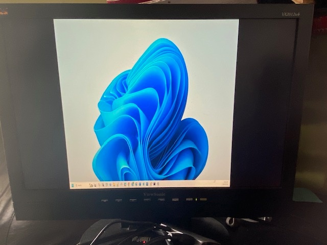 ViewSonic monitor (older model) shows wrong aspect ratio on 