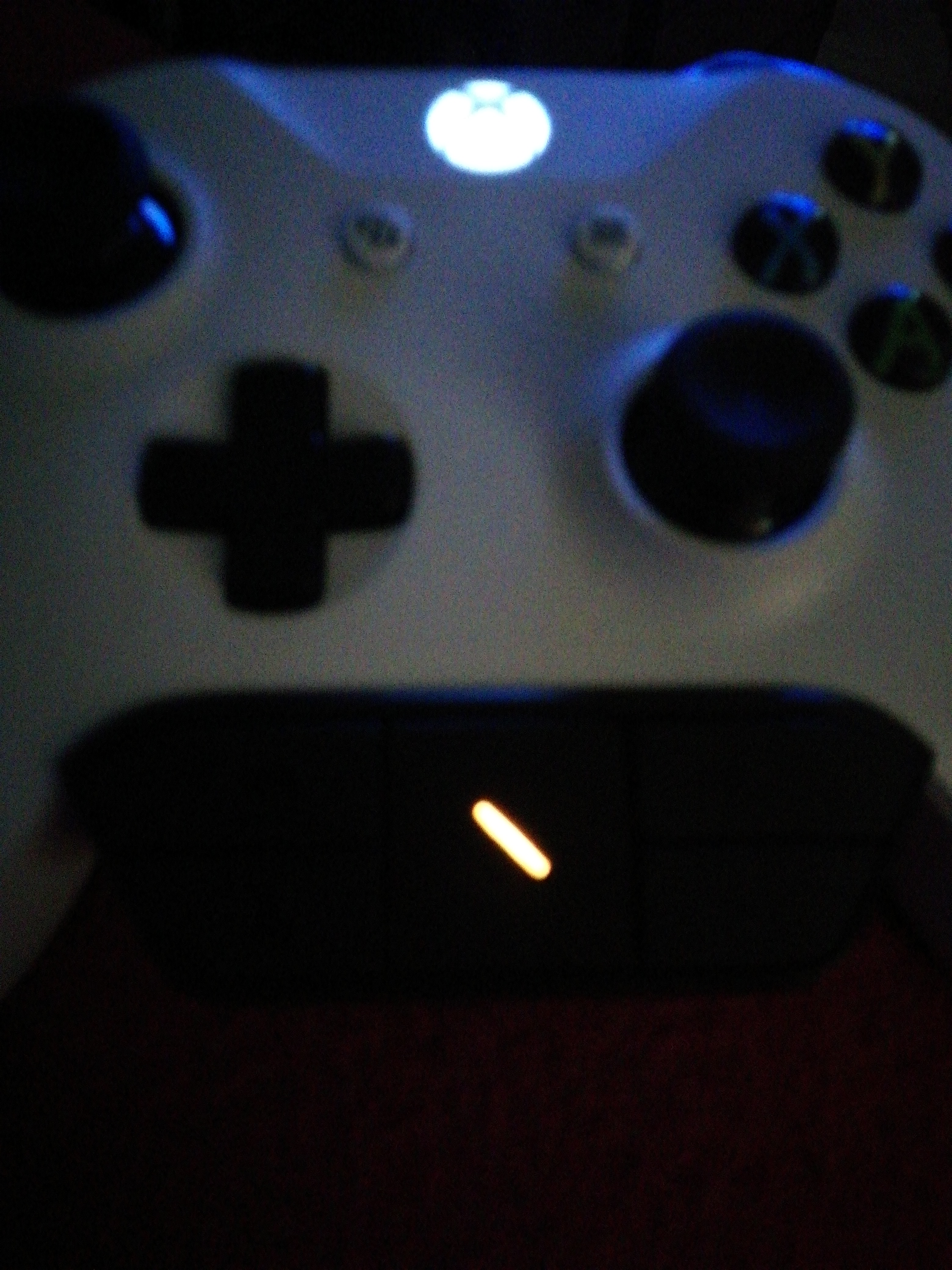 mute button on xbox controller