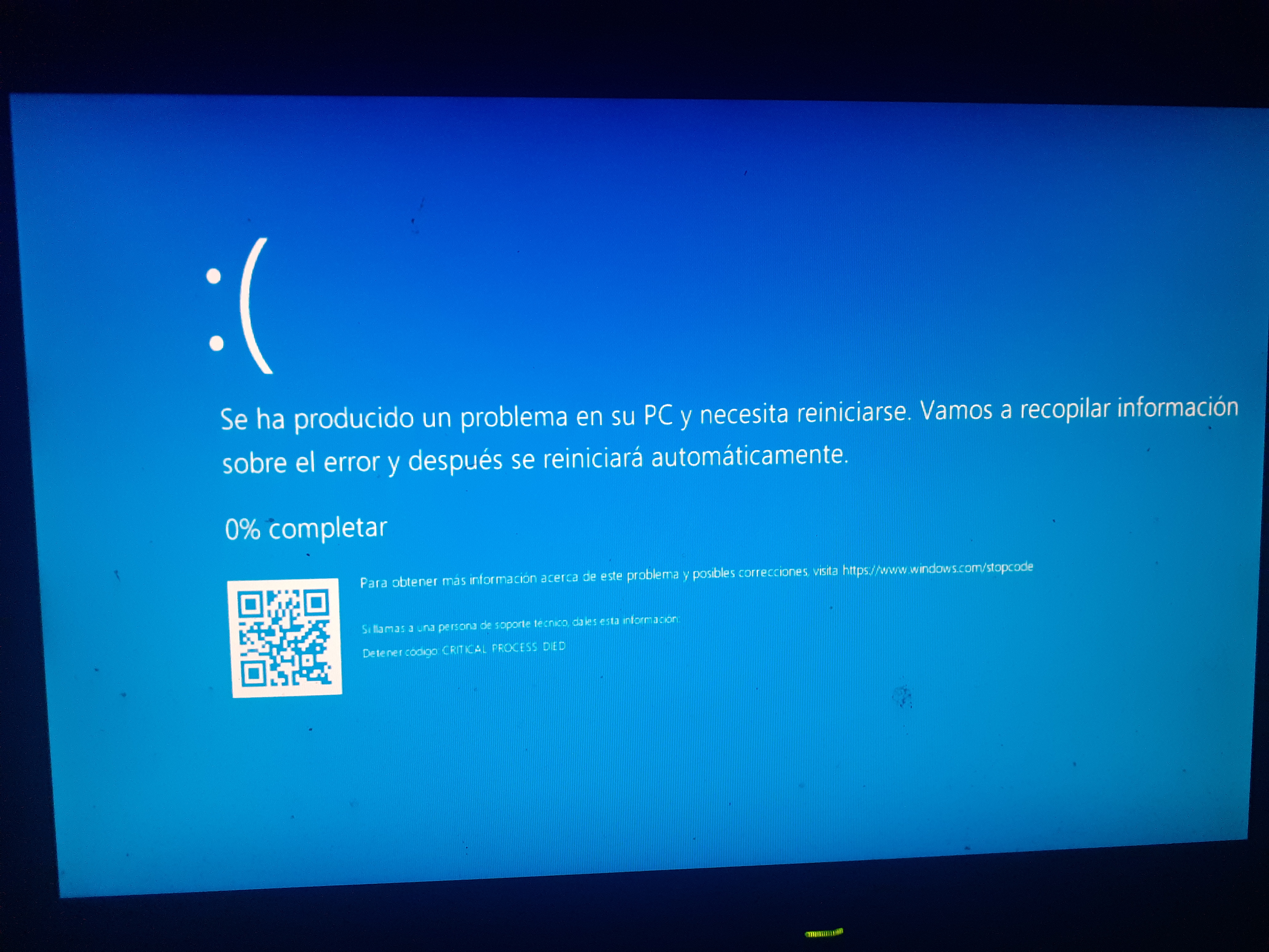 Коды ошибок синего экрана 10. Синий экран. Ошибка виндовс 10. Экран смерти Windows 10. Синий экран смерти Windows 10.