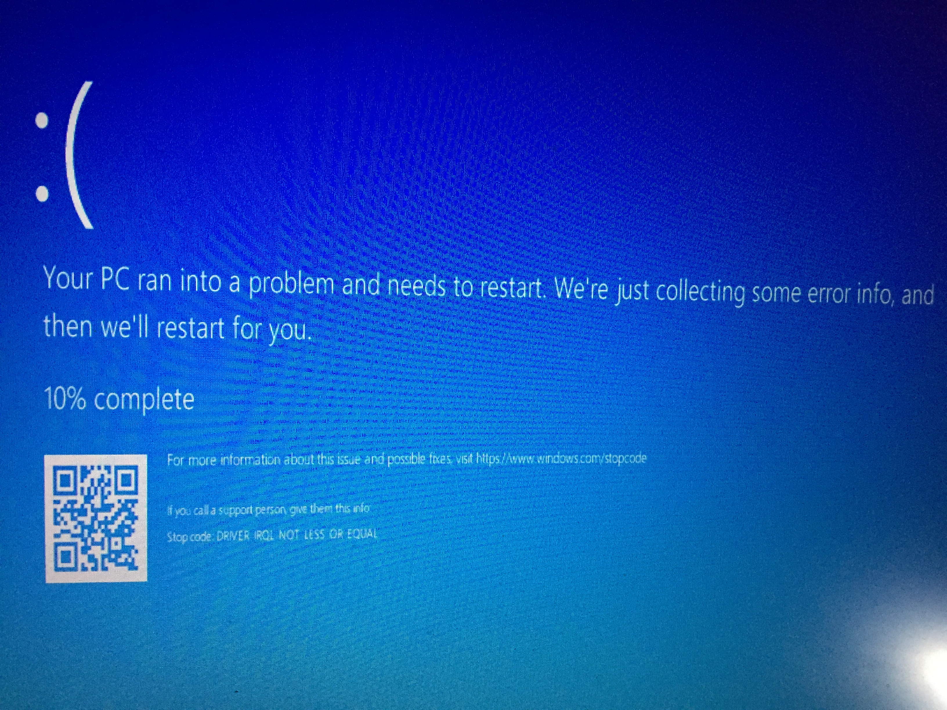 Необходимо перезагрузить. Ошибка виндовс 10. Слетел виндовс. Возникла проблема ПК. Окно ошибки Windows 10.