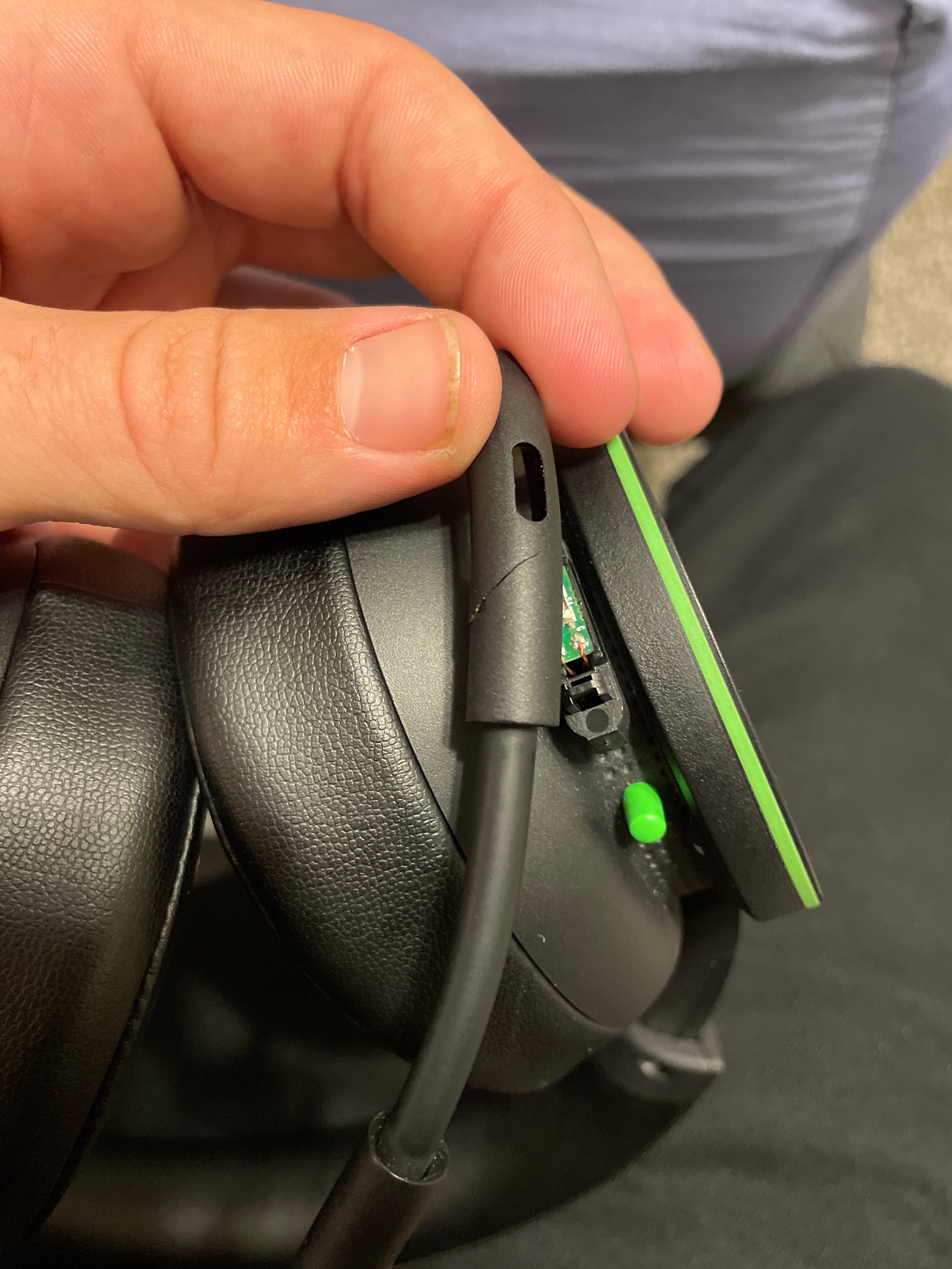 Razer kraken mute online button