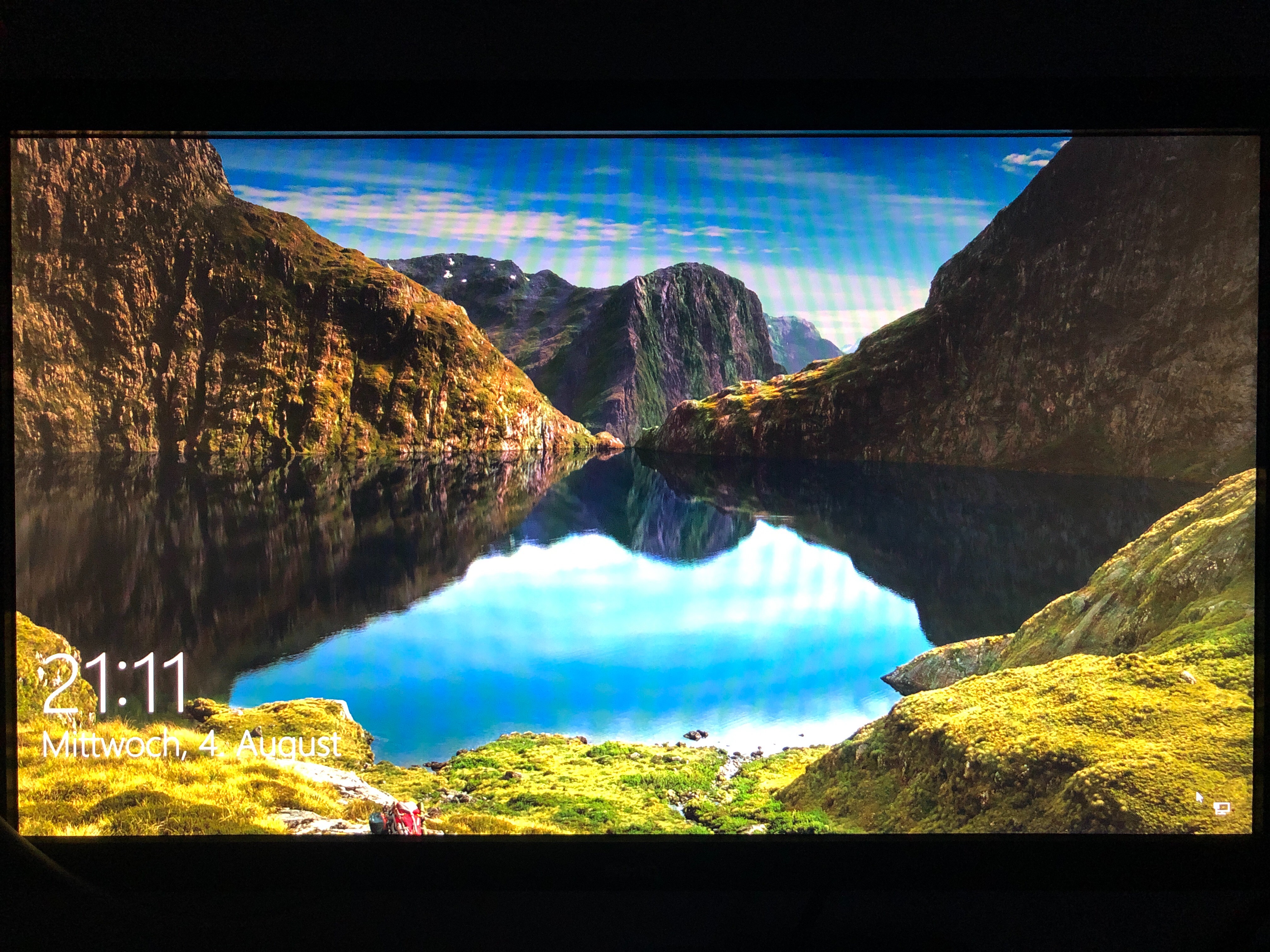 Nova 10 экран. Виндус 10 икран блокировки. Озеро Куилл новая Зеландия Windows 10. Озеро Квилл новая Зеландия. Фото экрана виндовс 10.