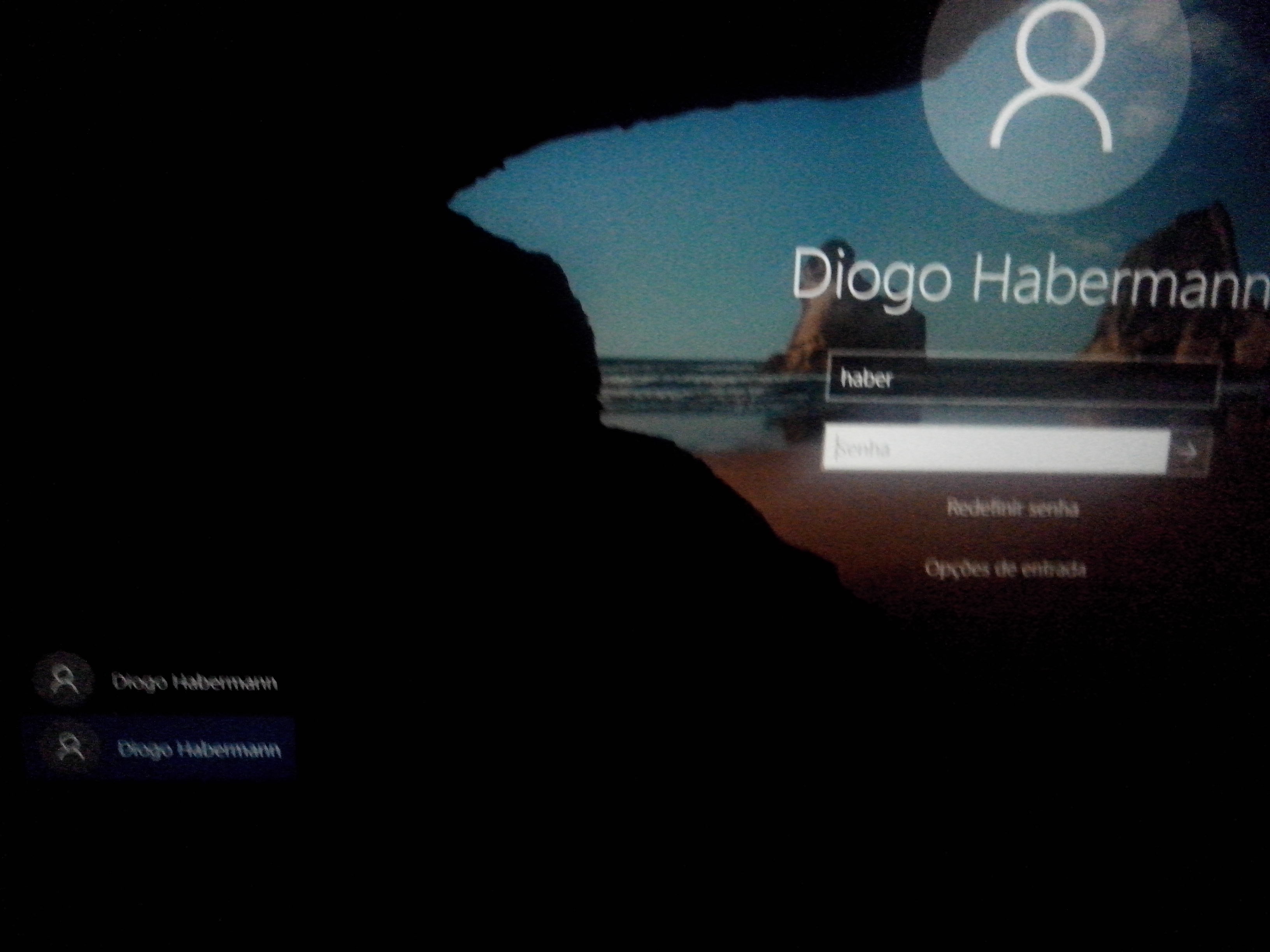 Windows 10 com duas contas na tela de login - Microsoft Community