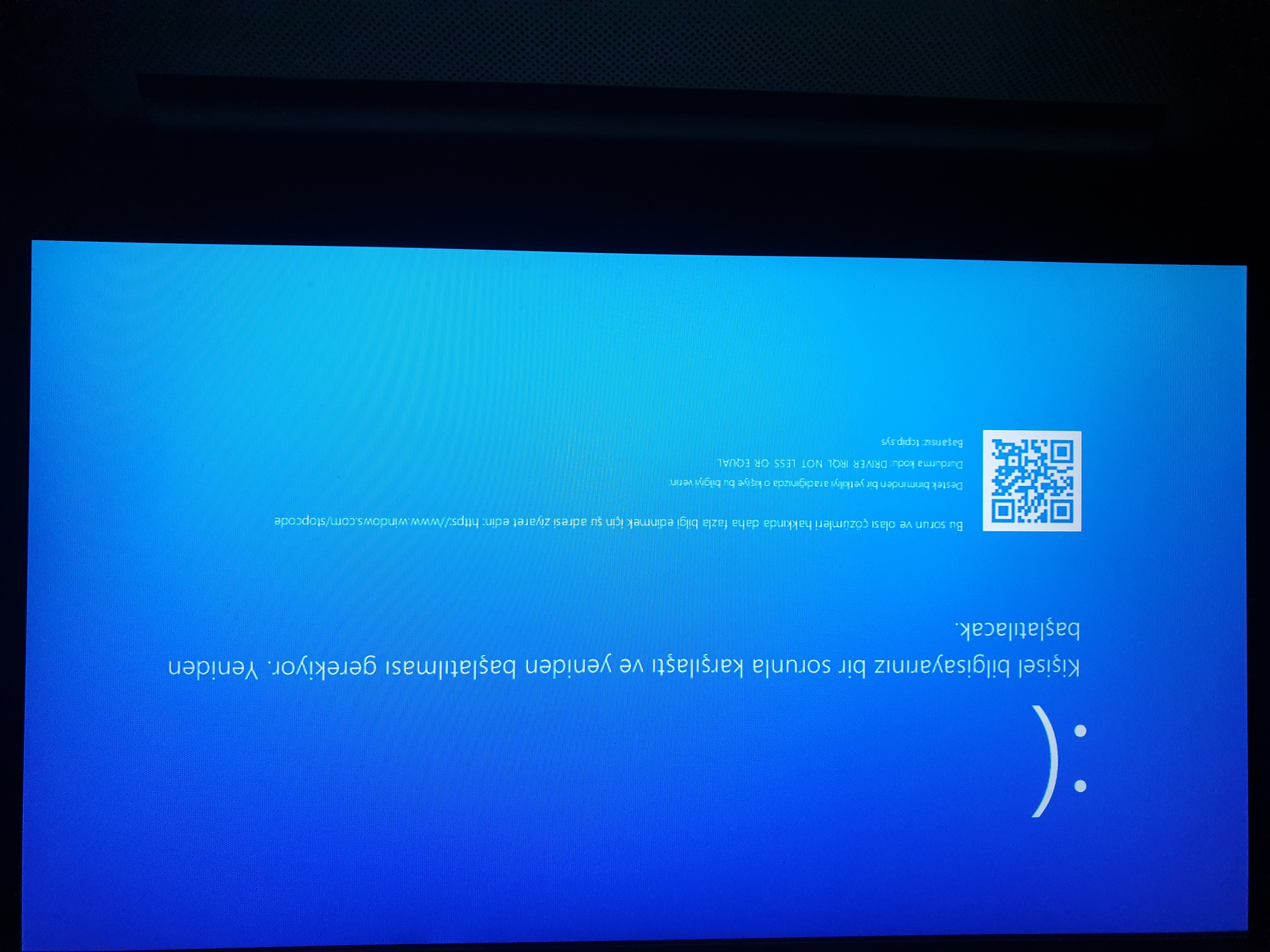 Флешка синий экран 10. Синий экран Windows 10. System thread exception not Handled. Синий экран на ноутбуке леново. Синий экран с запросом пароля учётной записи.