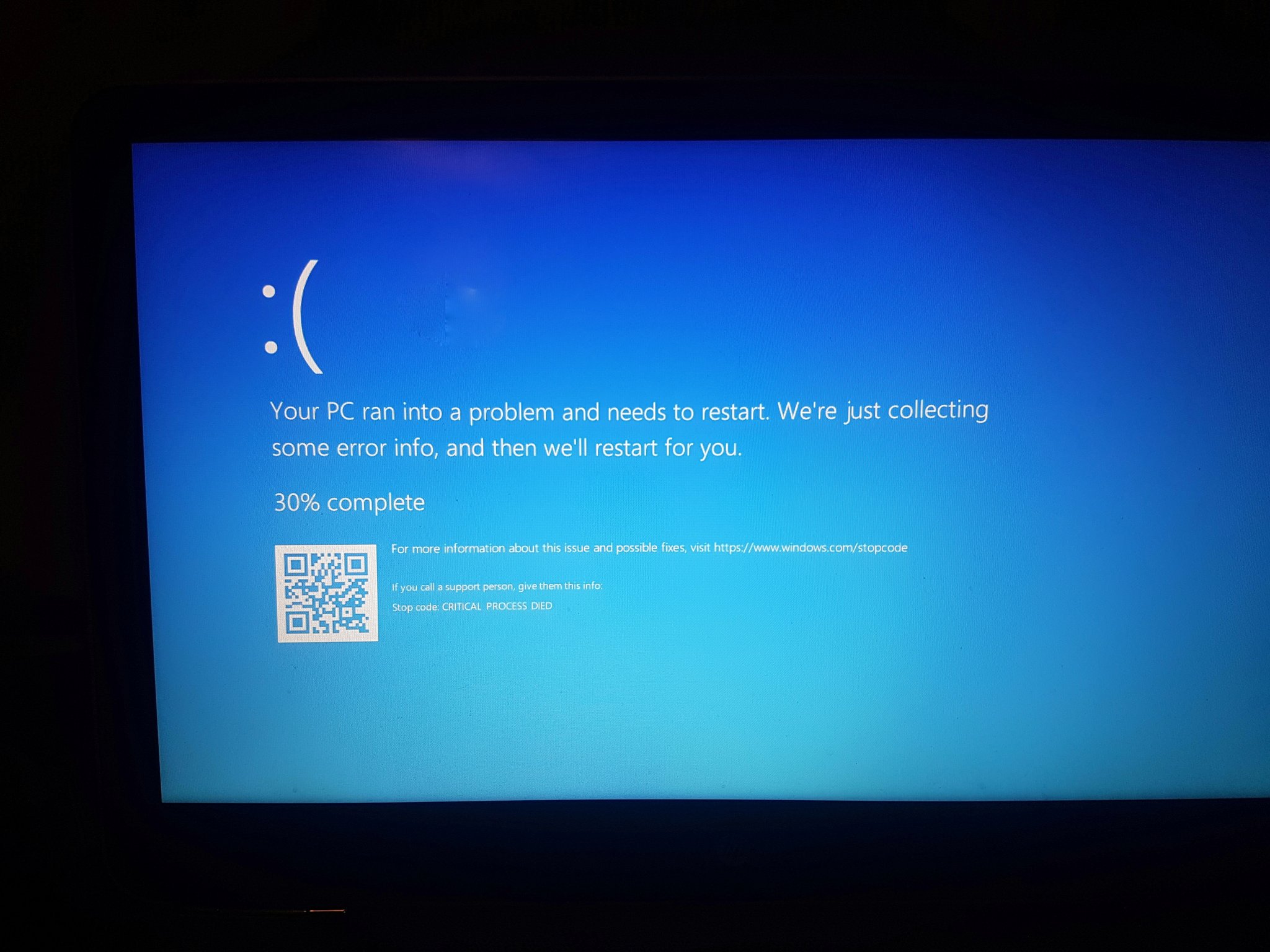 'CRITICAL PROCESS DIED' Error (Blue screen) (With