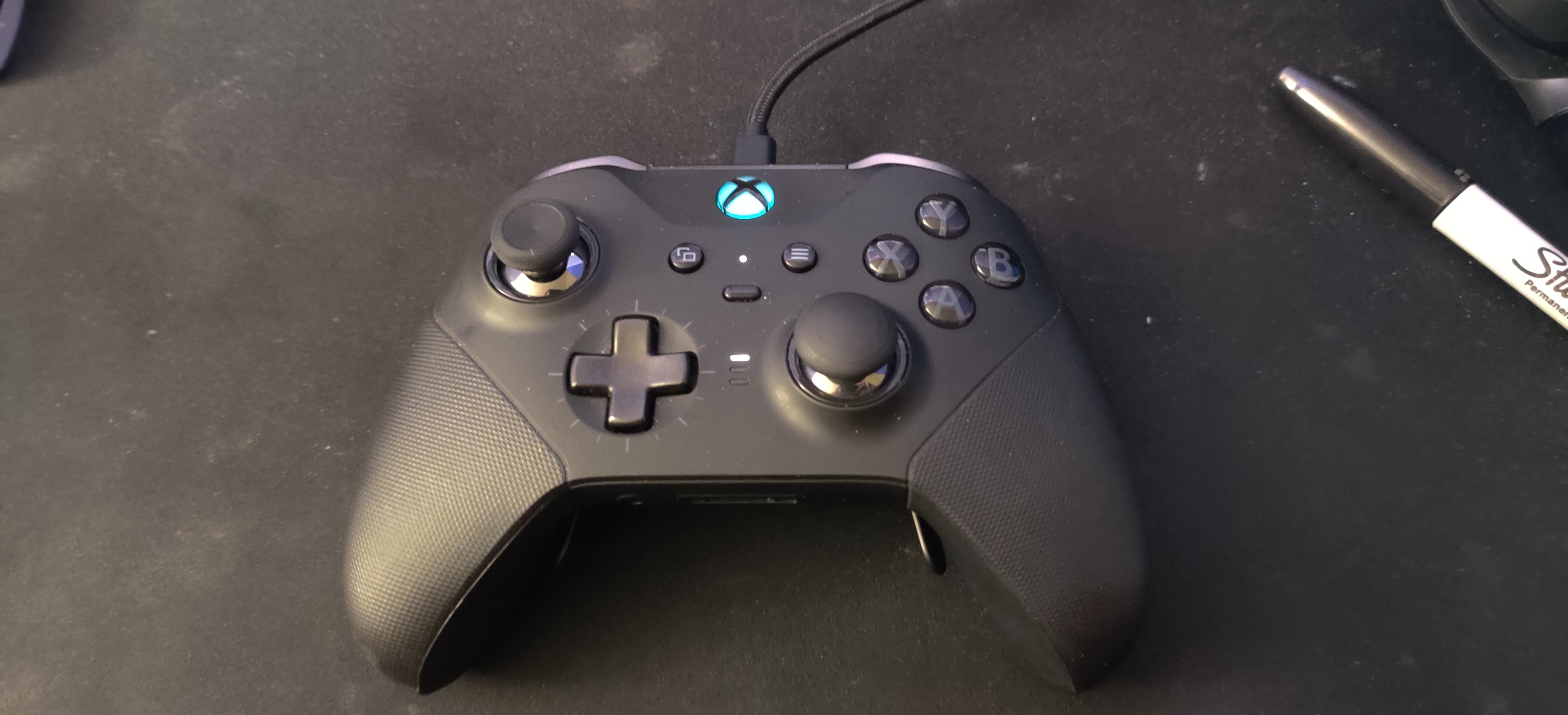 How to Change the Xbox Button Color on the Elite Series 2 Controller