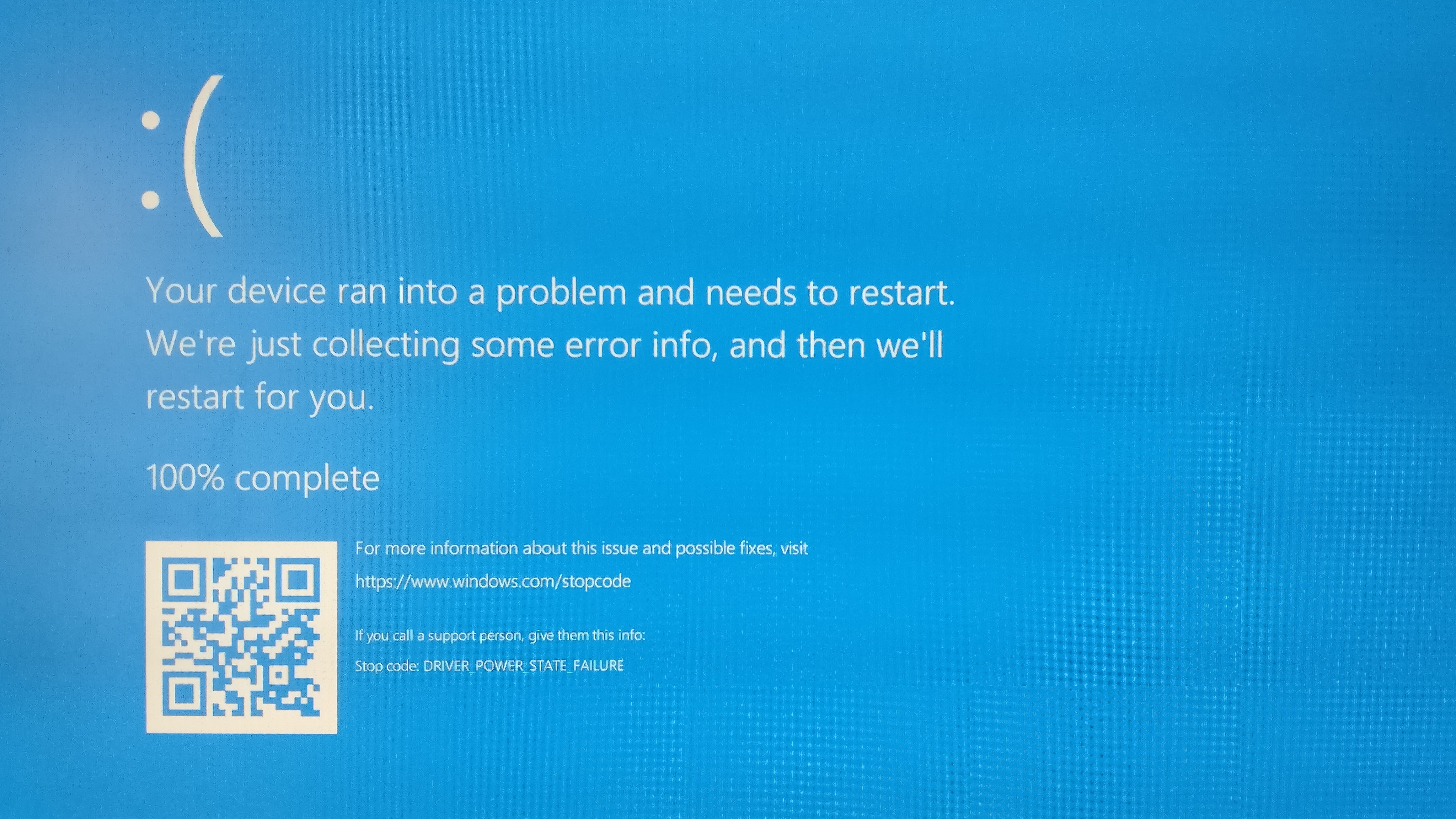 Что делать если вылез синий экран. Синий экран виндовс 10. Экран смерти Windows 10. Синий экран смерти Windows 10 Page_Fault_in_NONPAGED_area. Синий экран с грустным смайликом.