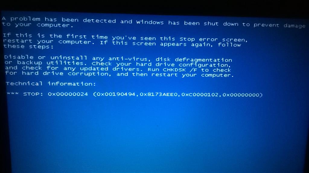 Как исправить ntoskrnl синий экран. Коричневый экран смерти. Белый экран смерти. Экран смерти телевизора. Экран смерти Windows 11.