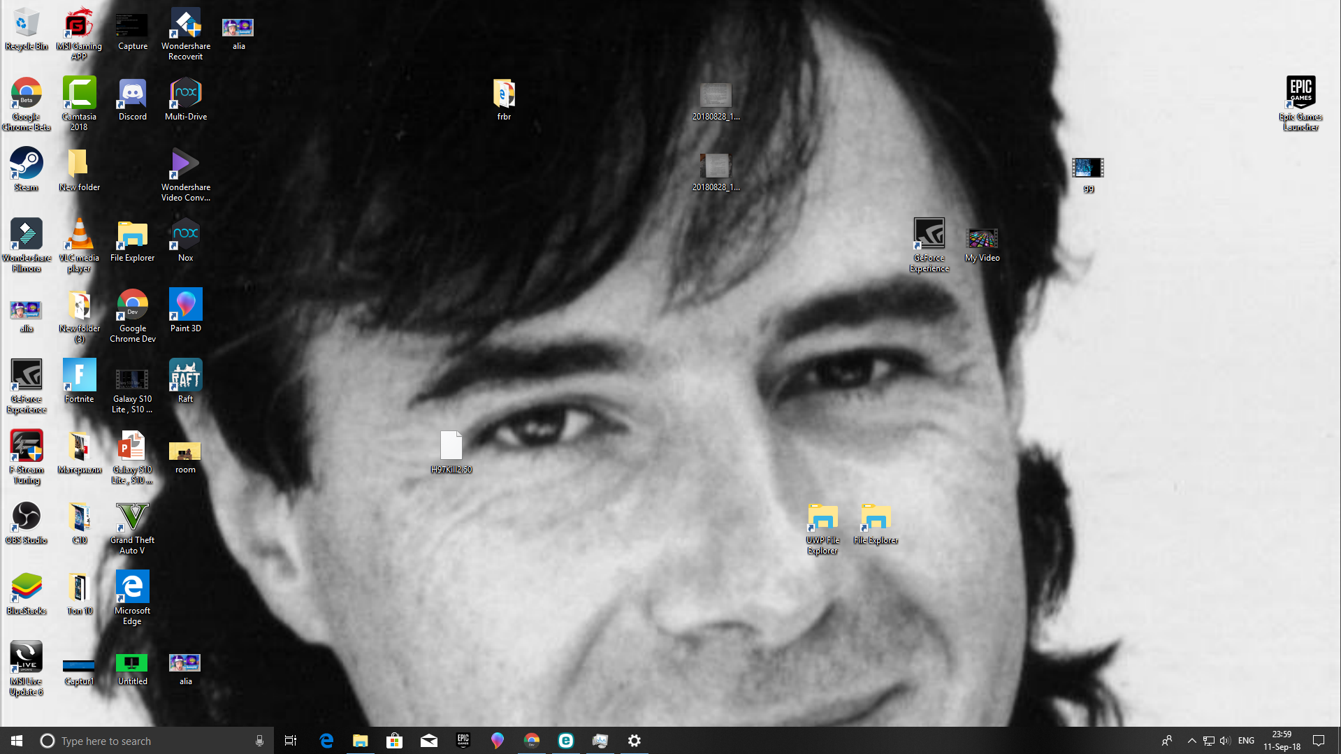 People I am scared! My wallpaper changed while I was use the - Microsoft  Community