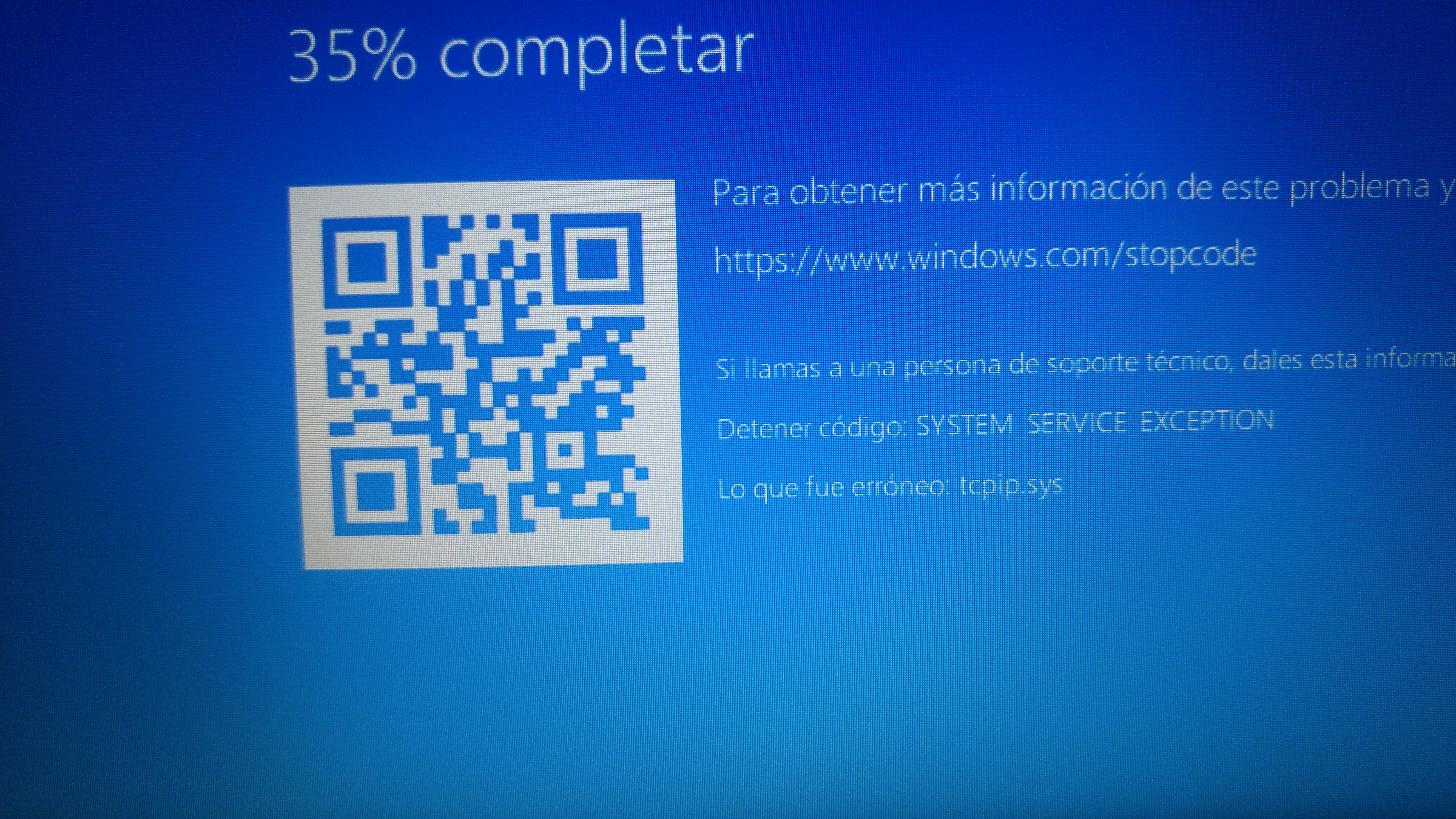 Синий экран page fault in nonpaged. Голубой экран. Stopcode. Windows stopcode. Прозрачный экран на мониторе Windows 11.