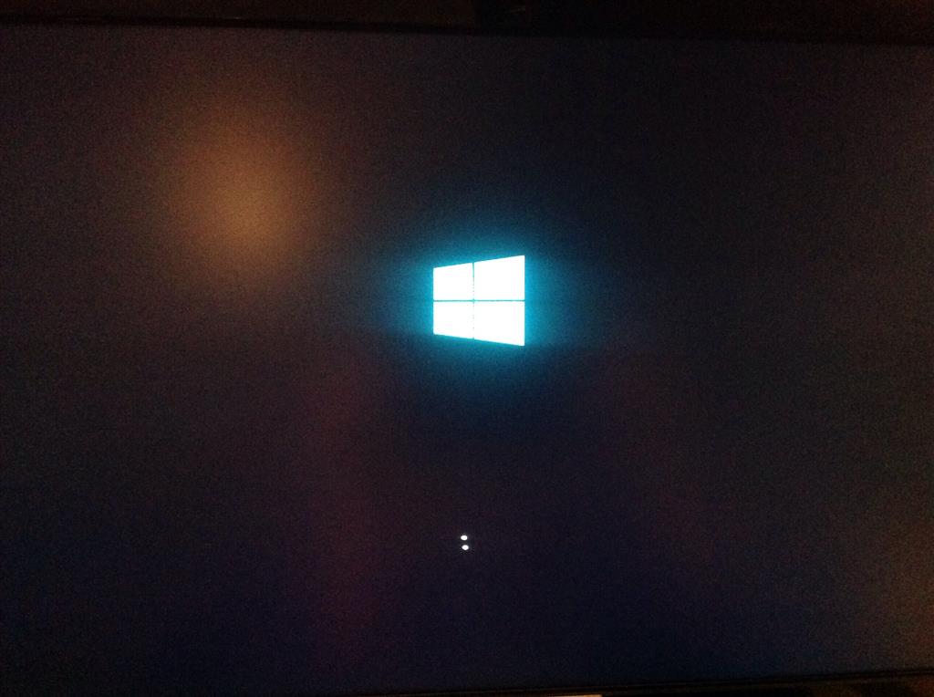 Screen freezes when trying to boot from usb with windows media - Microsoft  Community