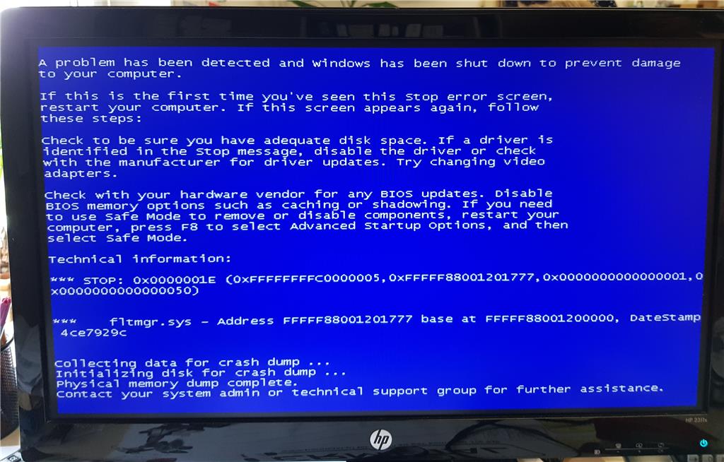 Почему зависает 1. Компьютер завис синий экран. Синий экран смерти на ps1. Завис комп черный экран что. Компьютер завис на синем экране Windows.