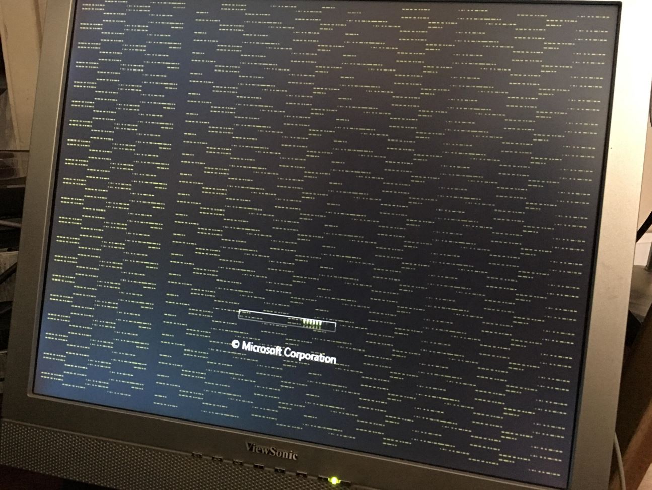 Windows Vista Displaying Vertical Lines Low Voltage Error