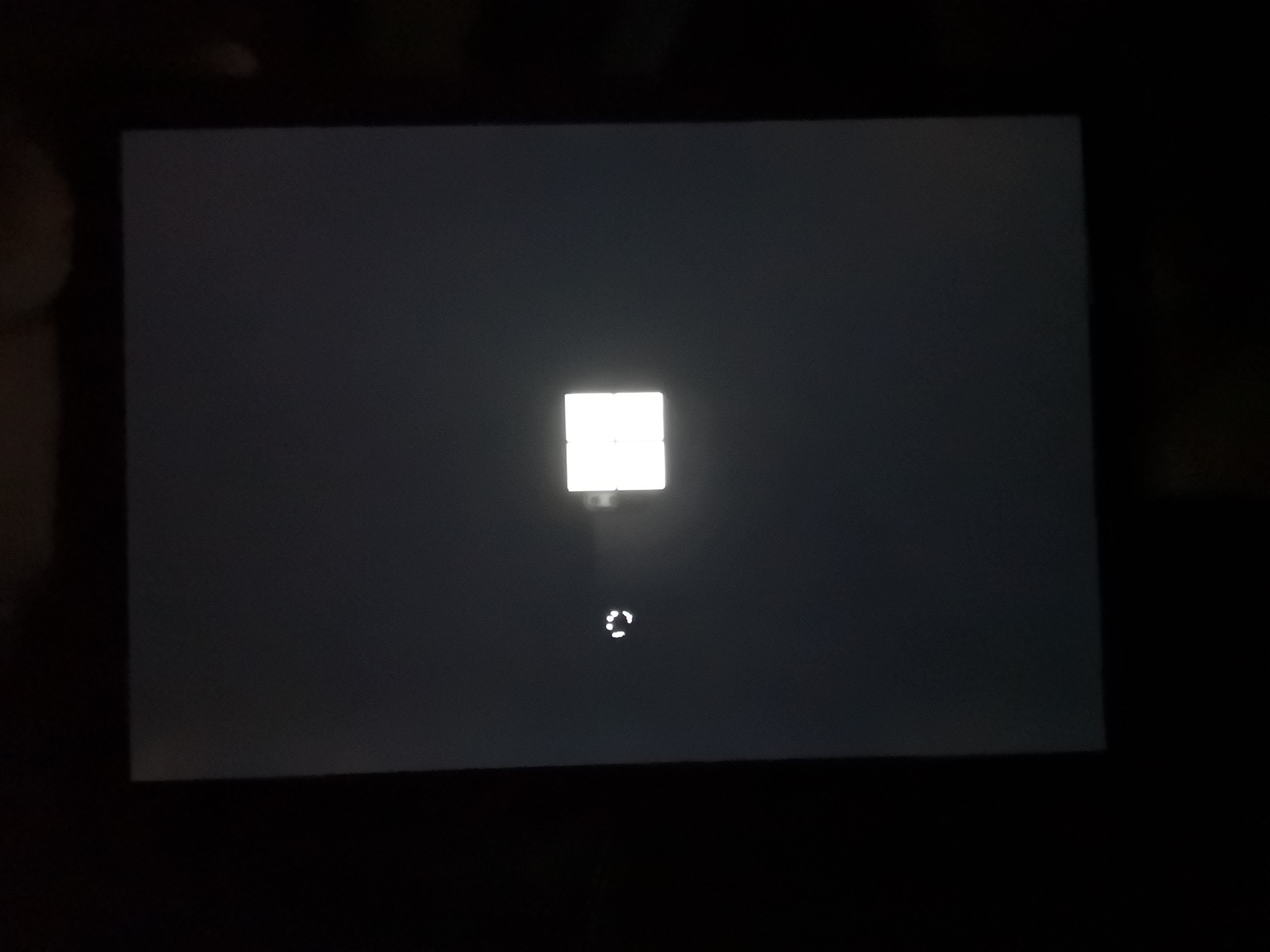 Gibt es bei Microsoft überhaupt eine qualitätskontrolle? Backlight bleeding beim surface Pro 6.