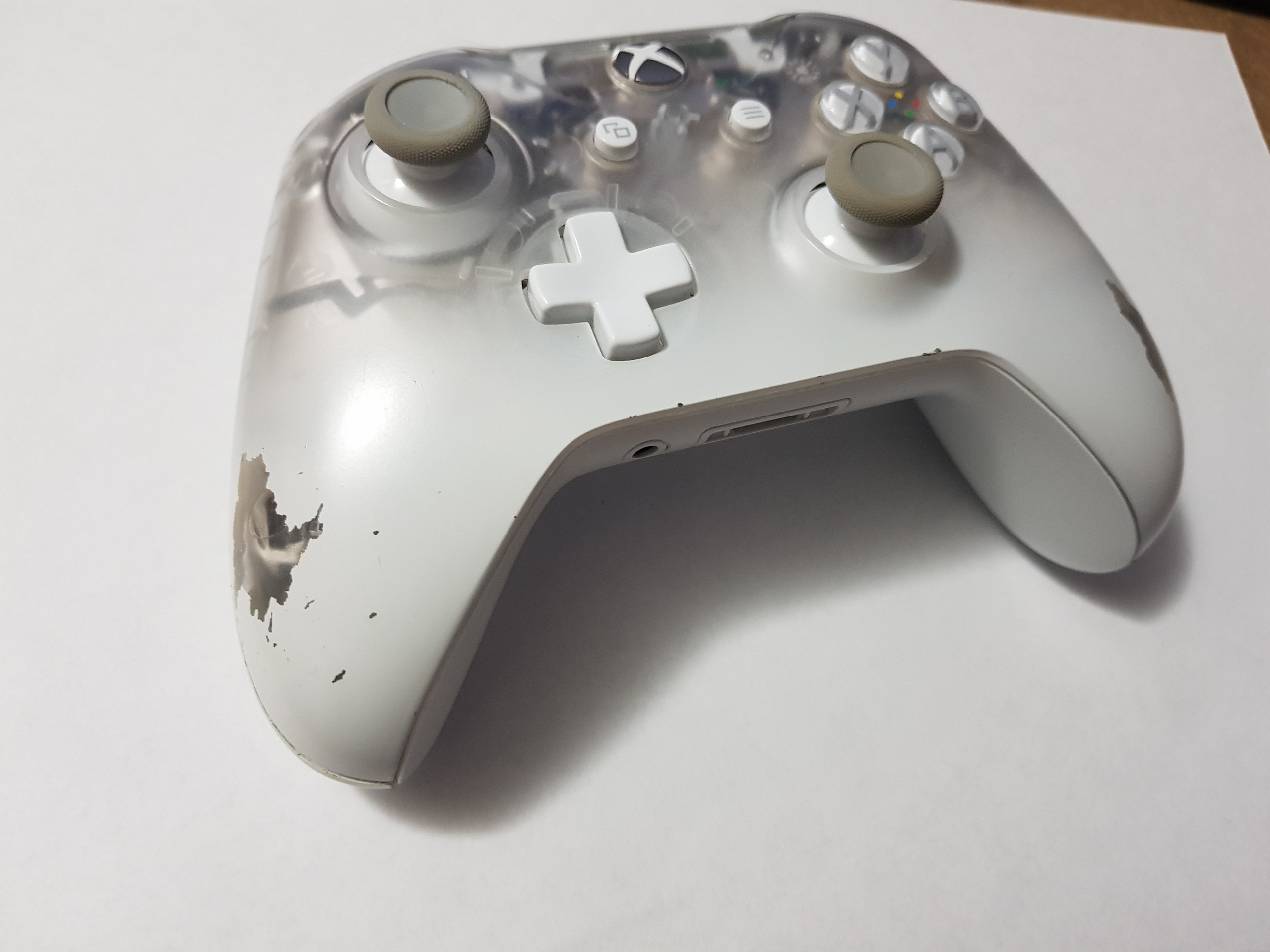 Обратно джойстик. Xbox one Gamepad. Геймпад Xbox one Lunar White. Xbox one Phantom White. Сломанный джойстик Xbox one.