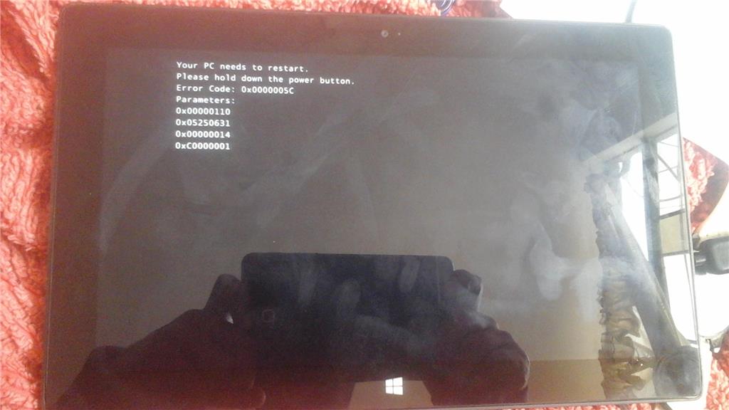 Rt error. Серийный номер surface RT. Surface RT RT 600t серийный номер. Your PC needs to restart 0x000000c4.