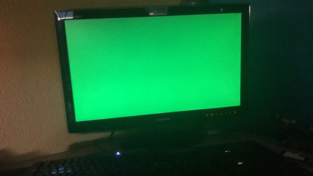 Por qué mi monitor de PC muestra una pantalla verde y cómo solucionarlo