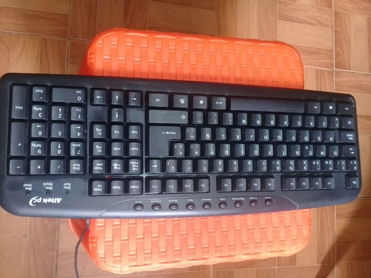 Cómo un teclado, el cual le dejó de Community