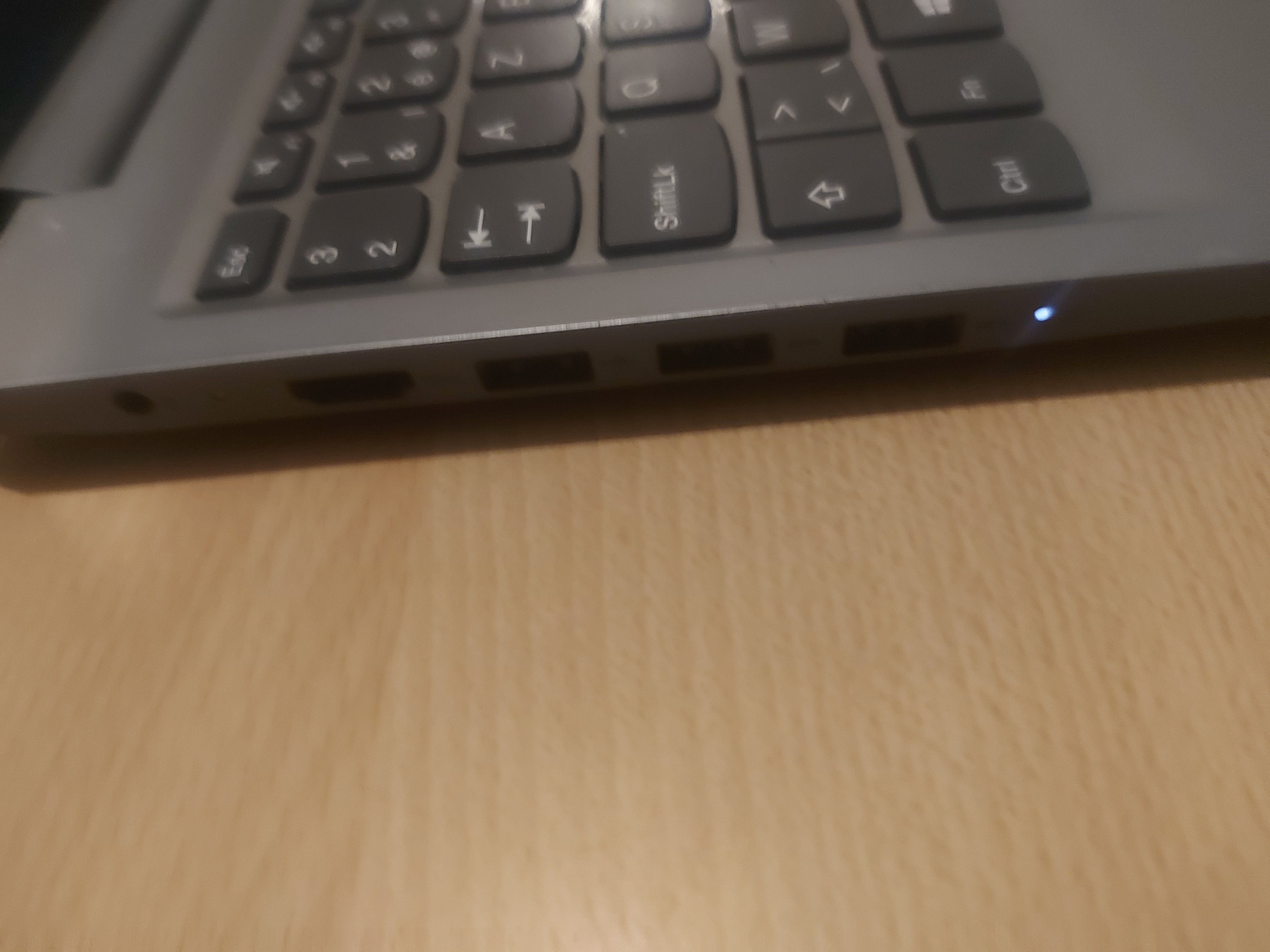 Joseph Banks Dader Garderobe zwart scherm op lenovo laptop - Microsoft Community