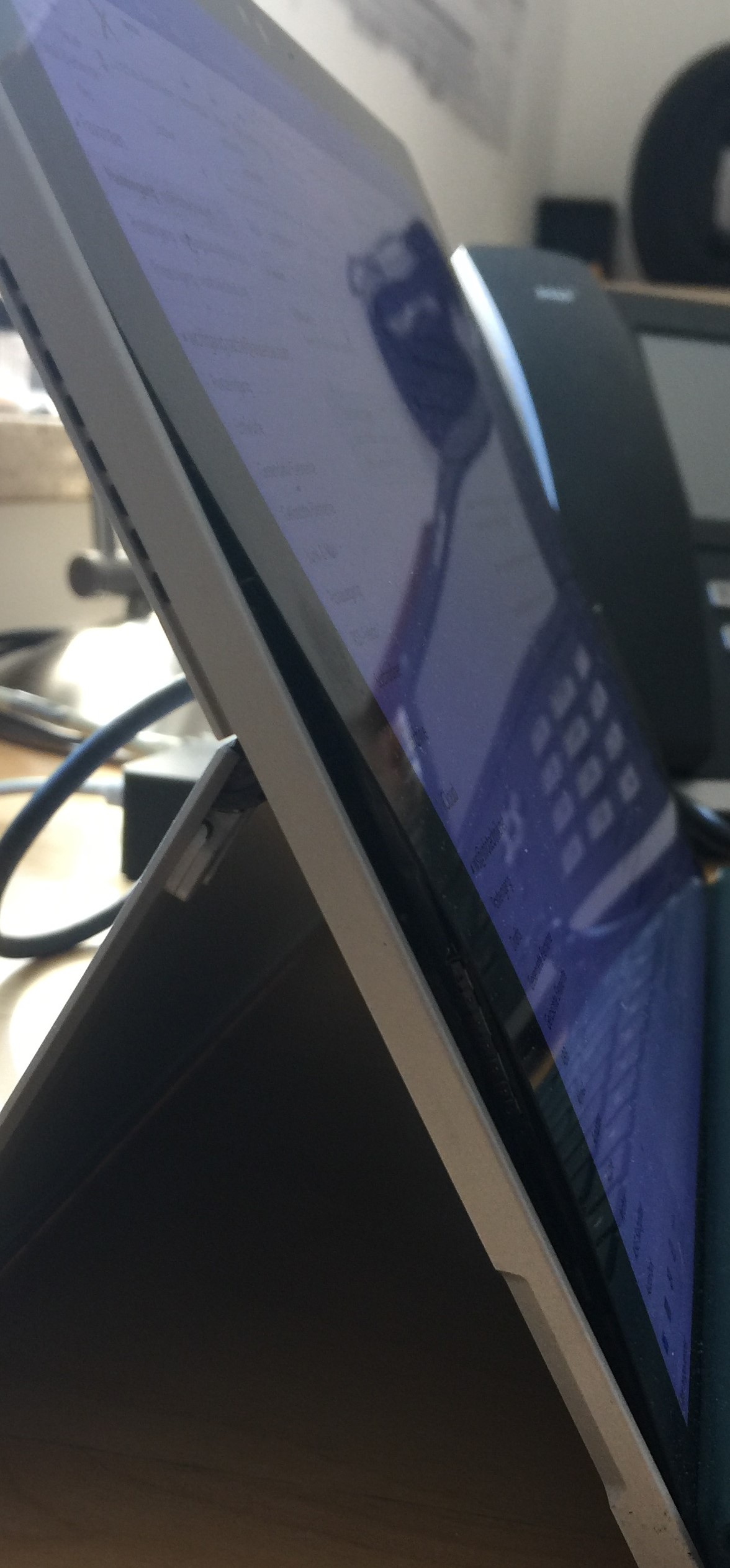 Surface Pro 4 Display baucht sich aus und löst sich ab